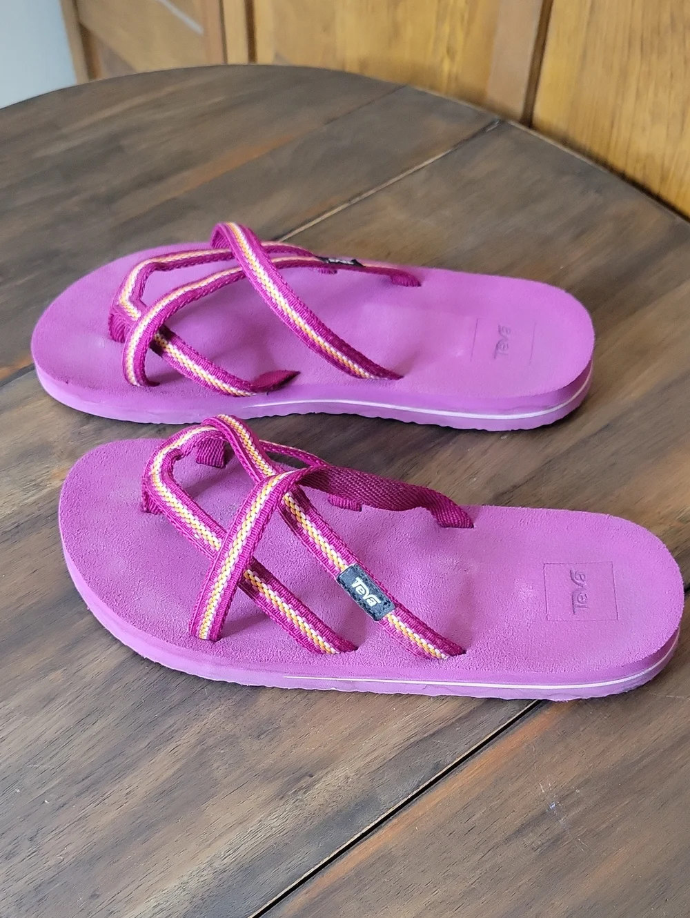 Teva Olowahu Sandals Flip Flops Sz 8